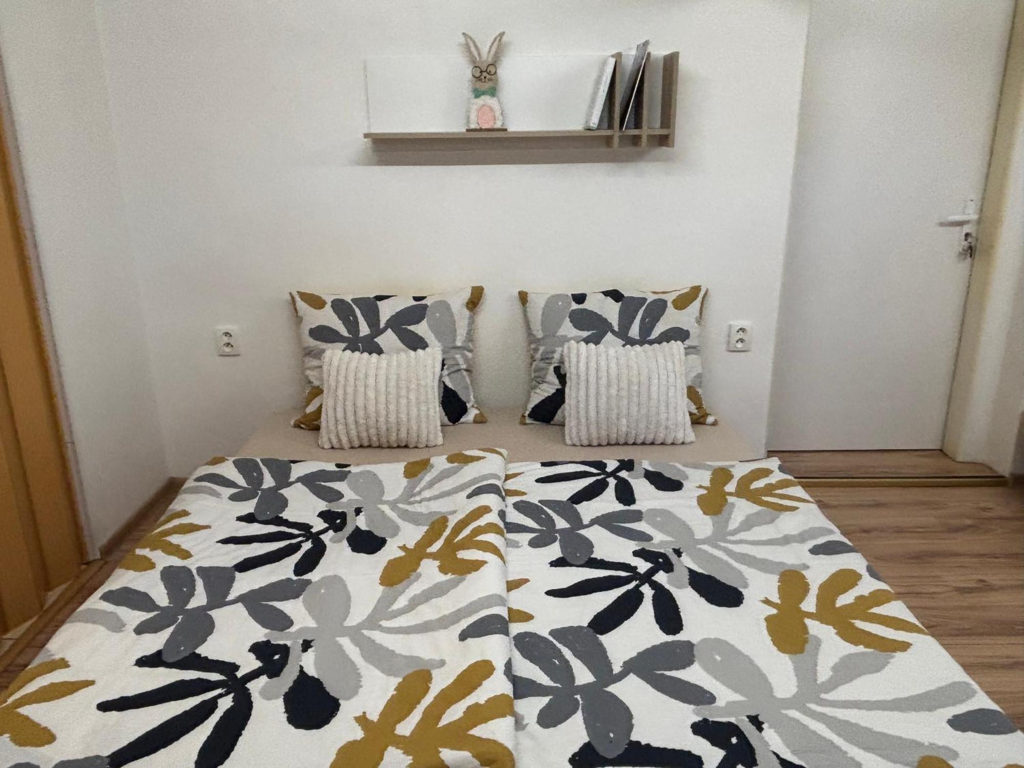 Apartmanovy Dom Grand Štúrovo Exterior foto