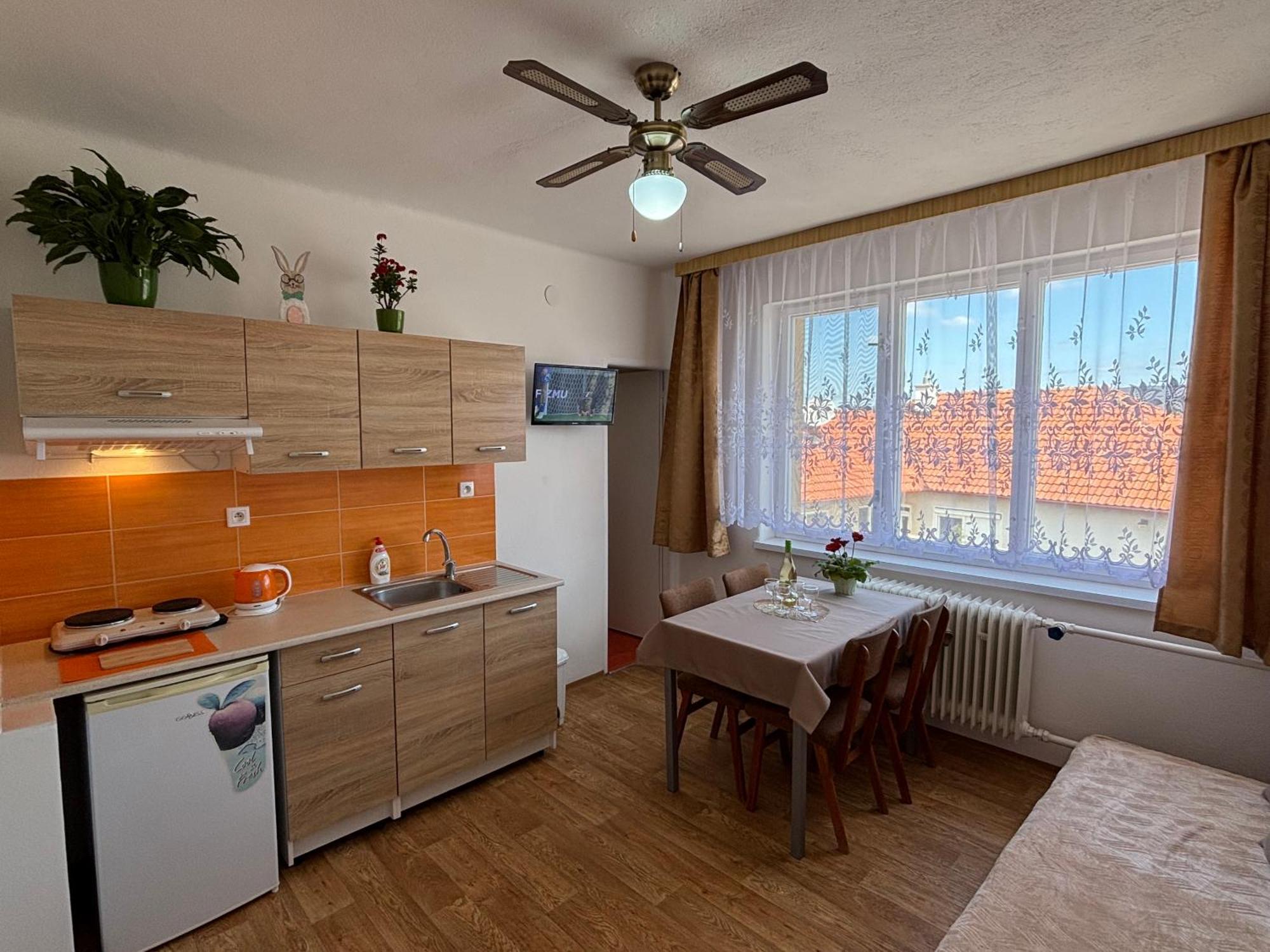 Apartmanovy Dom Grand Štúrovo Exterior foto