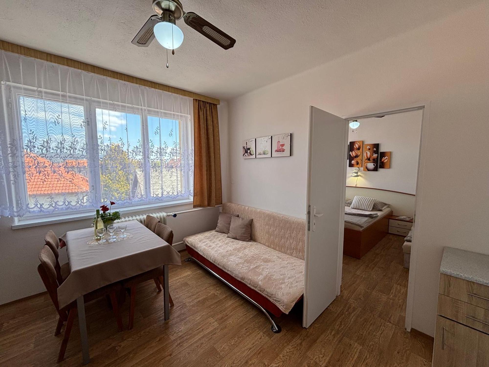 Apartmanovy Dom Grand Štúrovo Exterior foto