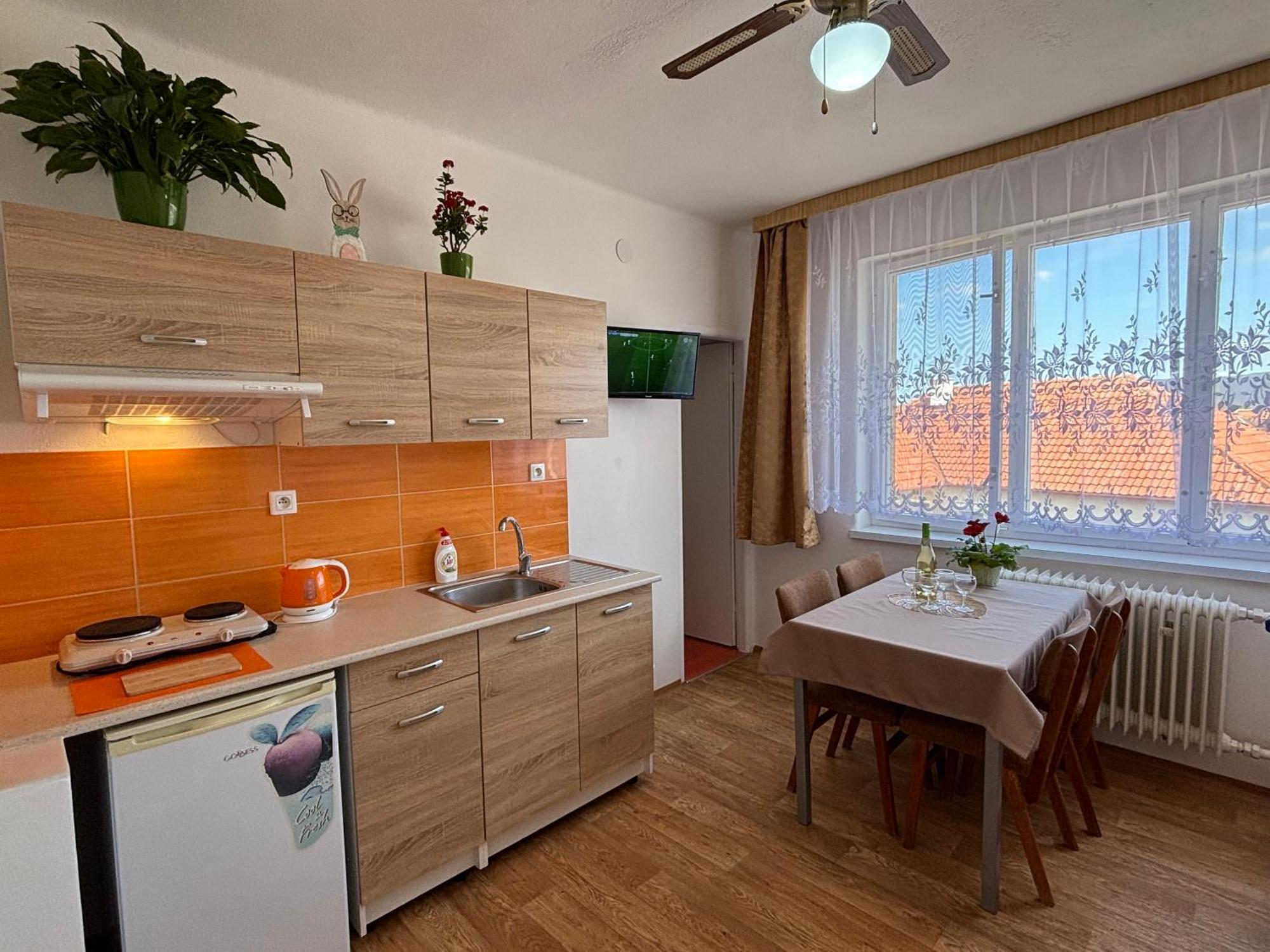 Apartmanovy Dom Grand Štúrovo Exterior foto