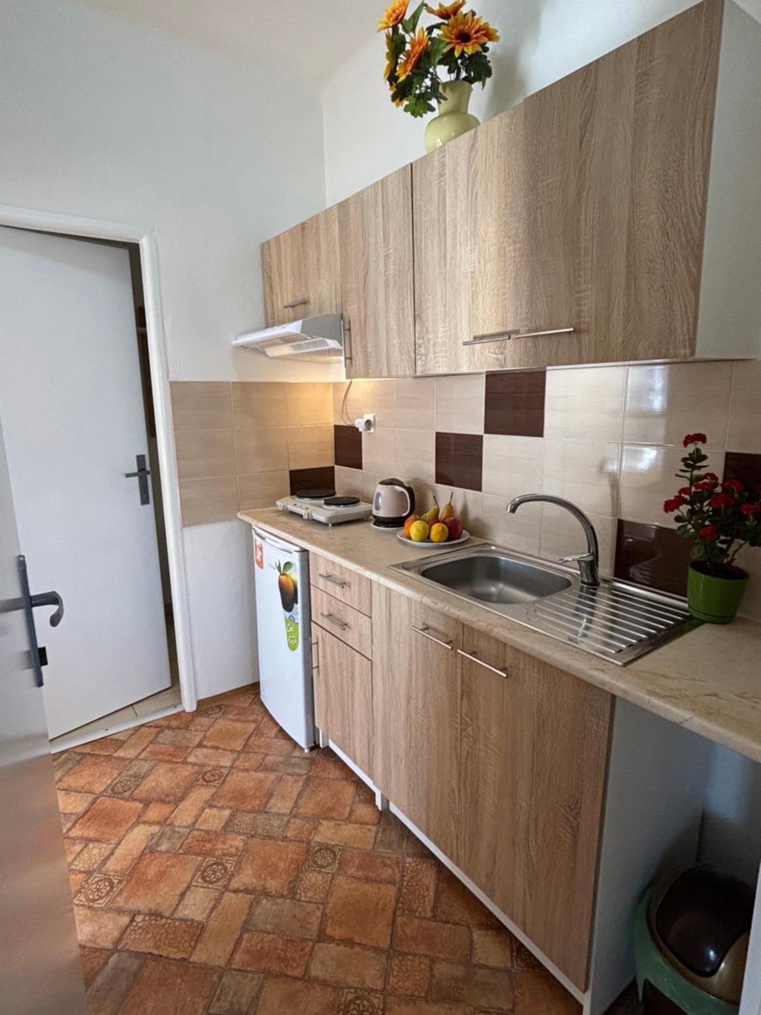Apartmanovy Dom Grand Štúrovo Exterior foto