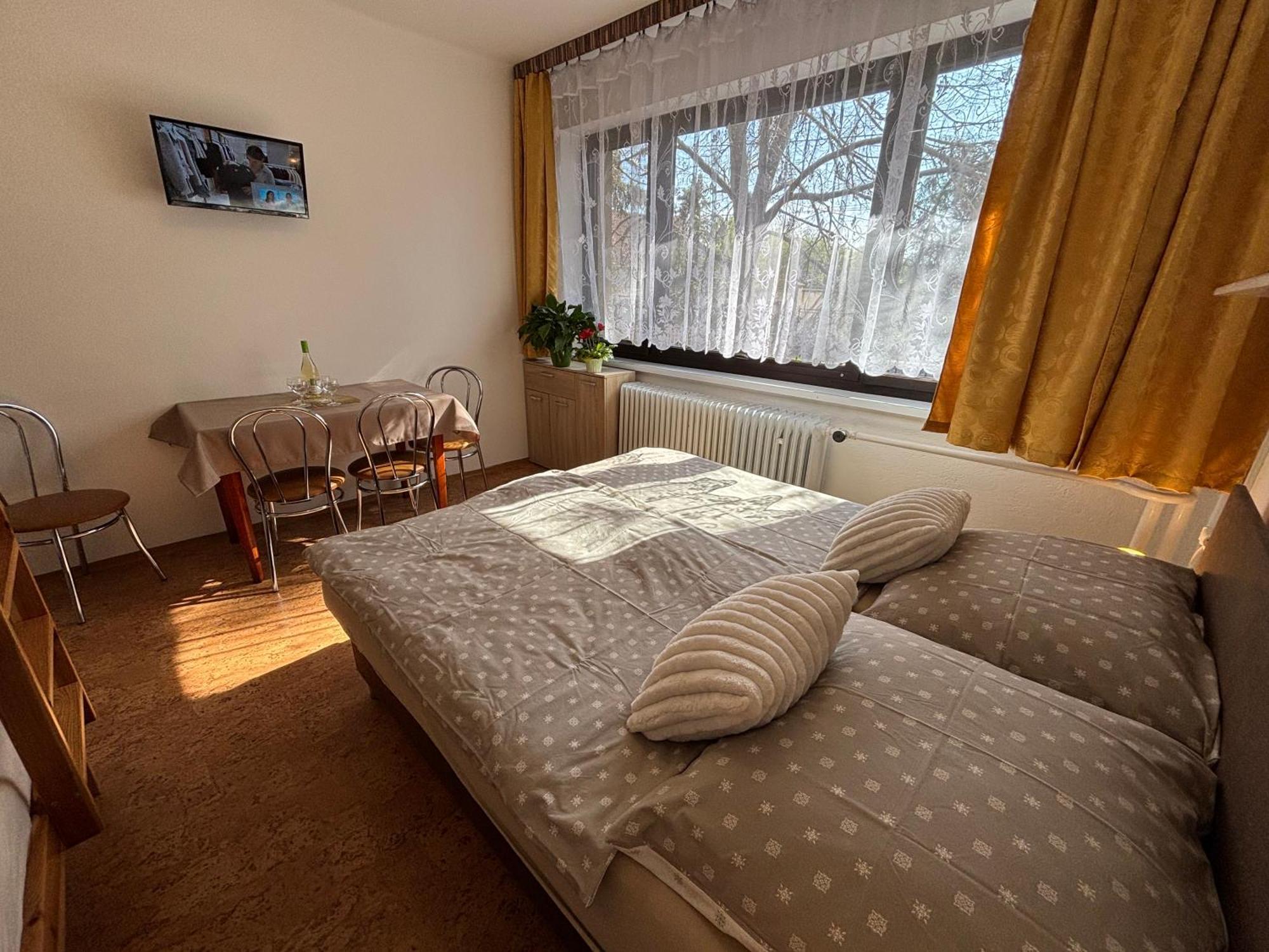 Apartmanovy Dom Grand Štúrovo Exterior foto