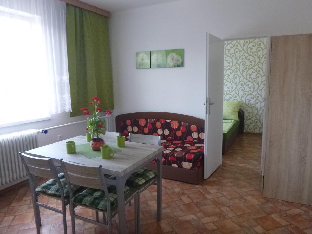 Apartmanovy Dom Grand Štúrovo Exterior foto